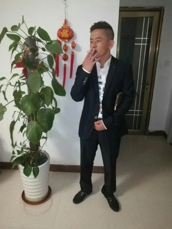 男人三十而立的第二张照片--全国闪婚服务中心