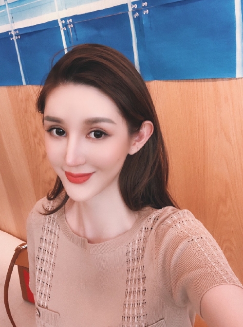 张婉婷的第一张照片--全国闪婚服务中心