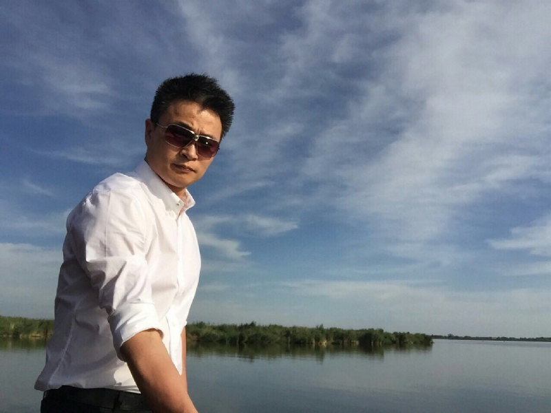 罗的第一张照片--全国闪婚服务中心