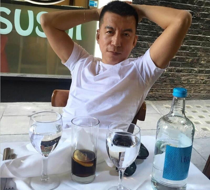 不忘初心的第一张照片--全国闪婚服务中心