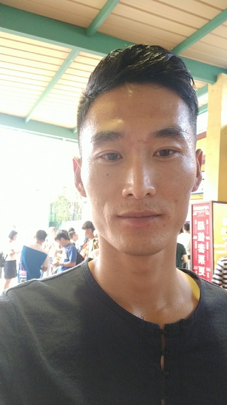 难得糊涂的第一张照片--全国闪婚服务中心