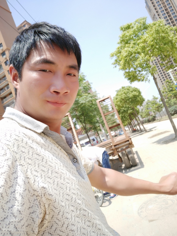 勇哥的第一张照片--全国闪婚服务中心