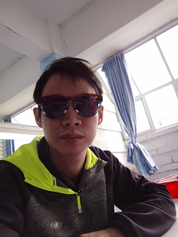 五华移民男的第一张照片--全国闪婚服务中心