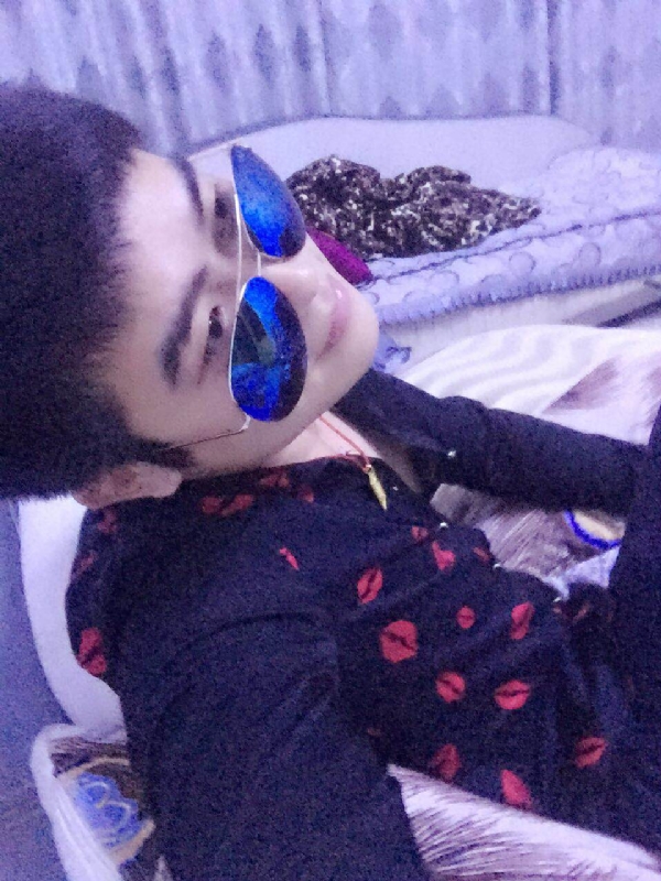 张小嫌的第一张照片--全国闪婚服务中心