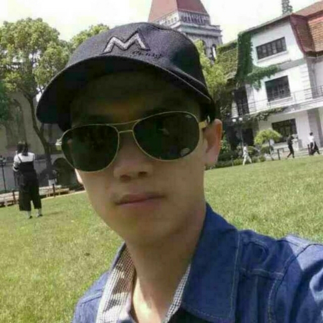 龙小华的第一张照片--全国闪婚服务中心