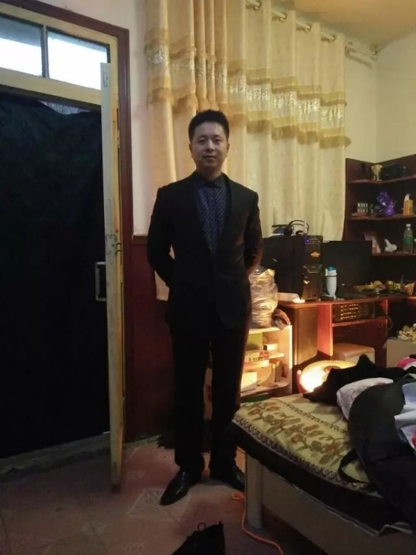 亮亮的第一张照片--全国闪婚服务中心