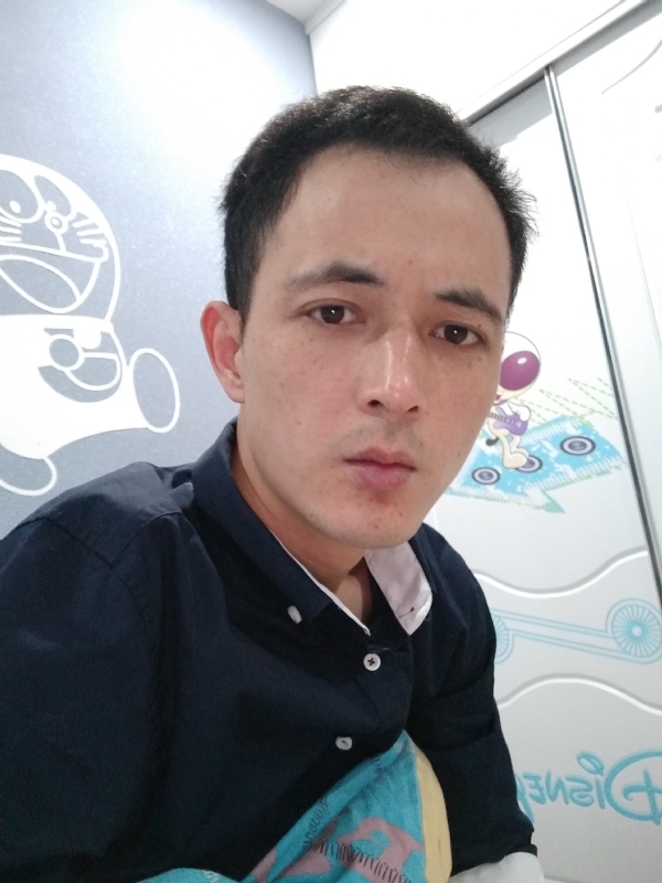 容晨的第一张照片--全国闪婚服务中心