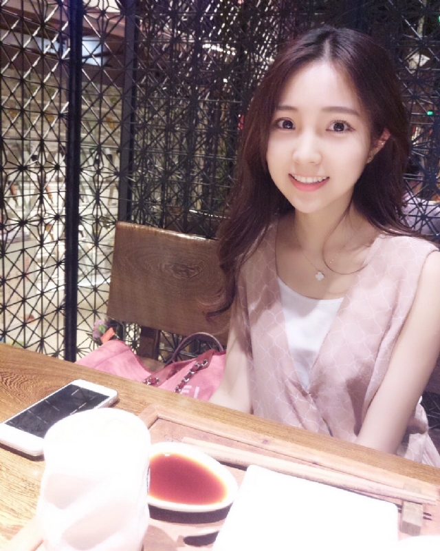 冰艳残阳的第二张照片--全国闪婚服务中心