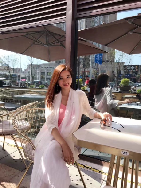 茜灵的第一张照片--全国闪婚服务中心