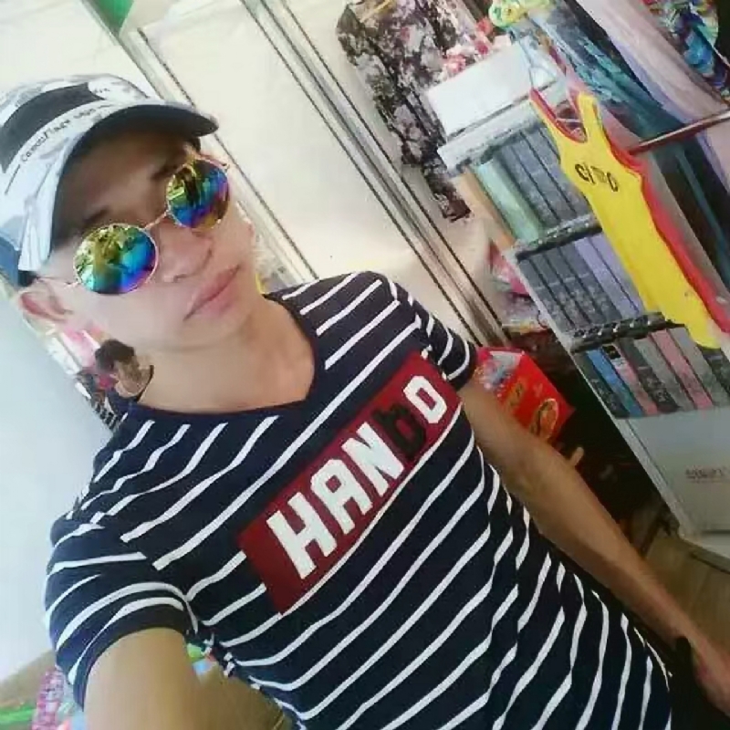 邱利平的第二张照片--全国闪婚服务中心