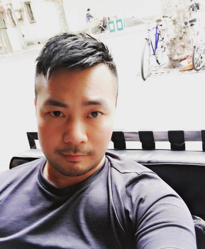 刘江平的第二张照片--全国闪婚服务中心