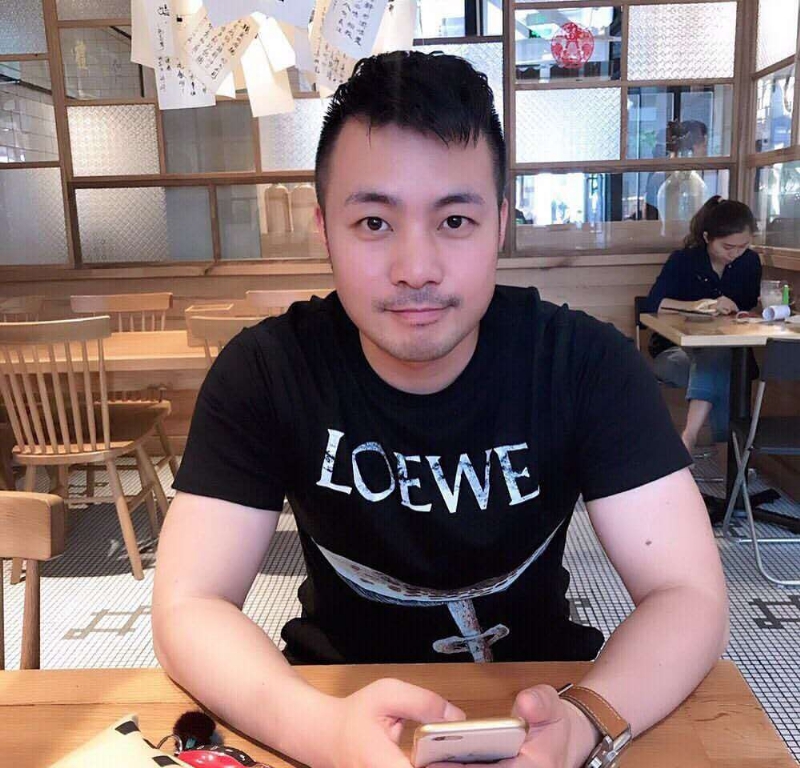 刘江平的第四张照片--全国闪婚服务中心