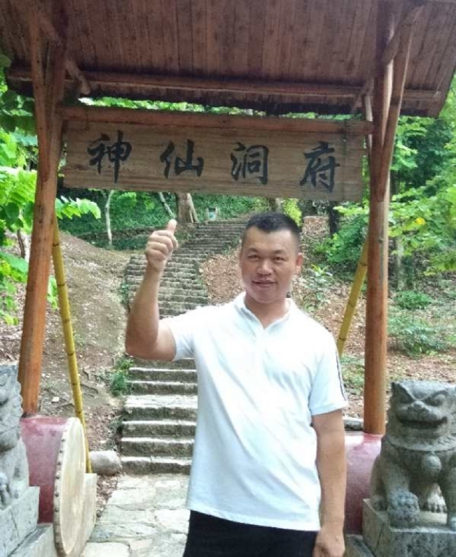 强仔的第一张照片--全国闪婚服务中心