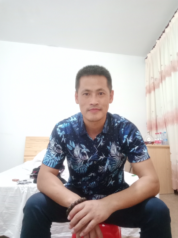 风雨夜归人的第二张照片--全国闪婚服务中心