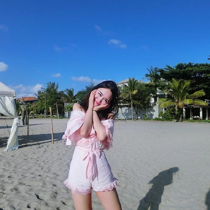 媛媛的第一张照片--全国闪婚服务中心