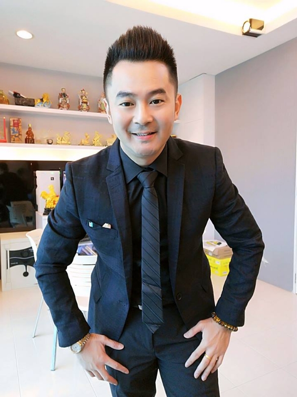 詩和遠方的第一张照片--全国闪婚服务中心