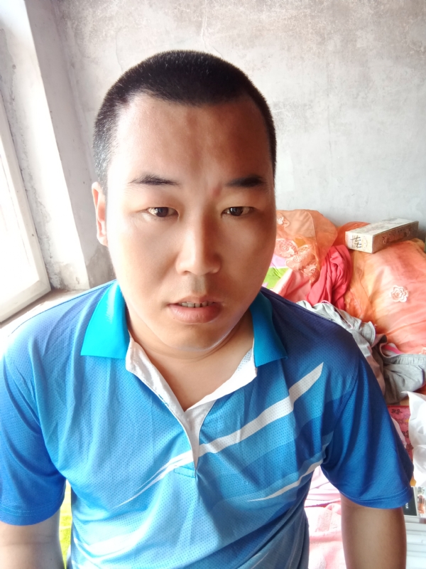 灰太狼的第一张照片--全国闪婚服务中心