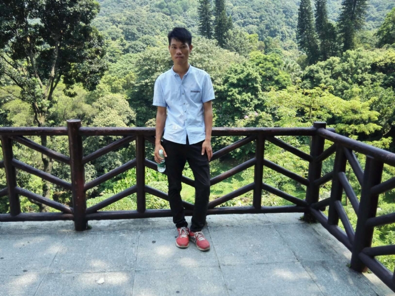 小进的第一张照片--全国闪婚服务中心