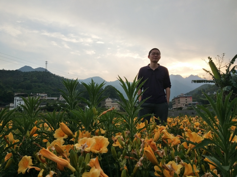 黄晓东的第一张照片--全国闪婚服务中心