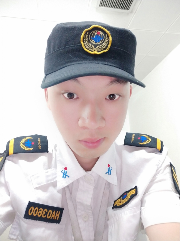 龙龙的第一张照片--全国闪婚服务中心