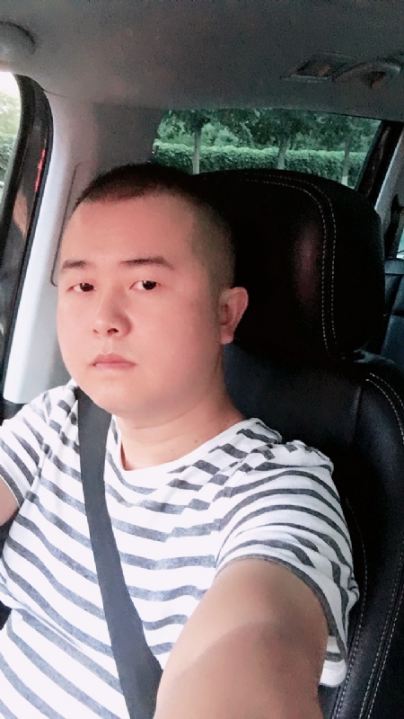 醉猫的第一张照片--全国闪婚服务中心
