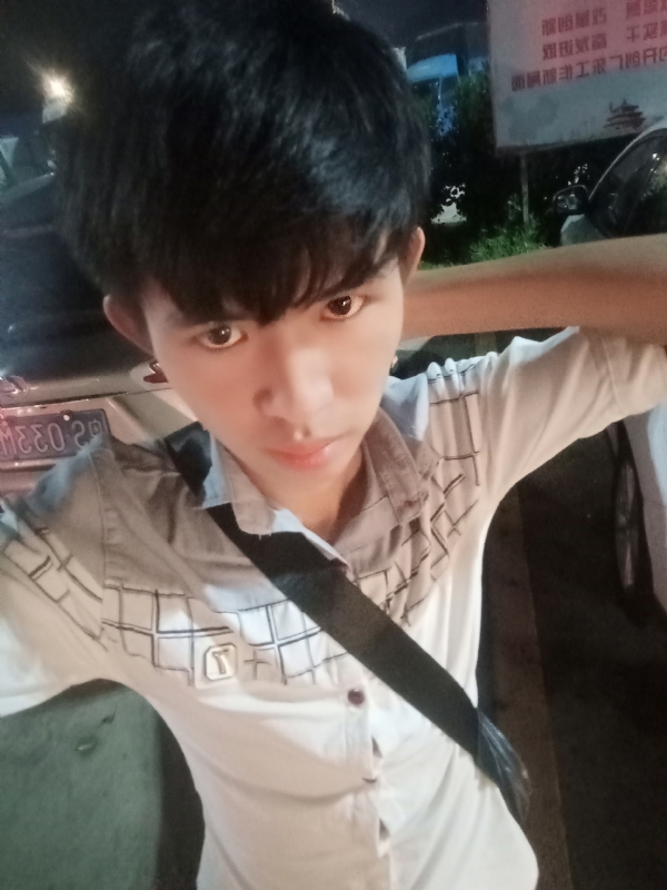 杨哥的第一张照片--全国闪婚服务中心