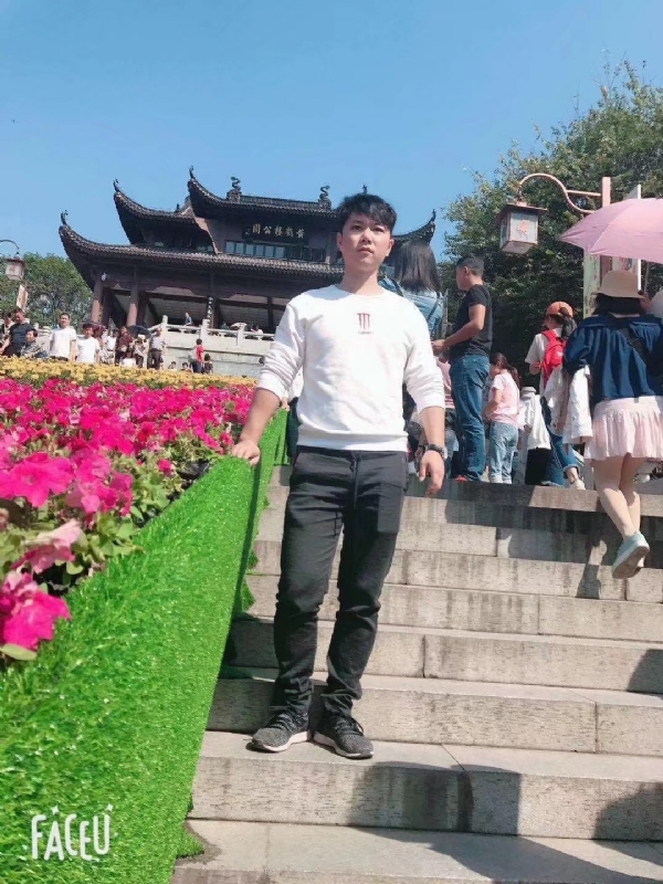 坦然的第二张照片--全国闪婚服务中心