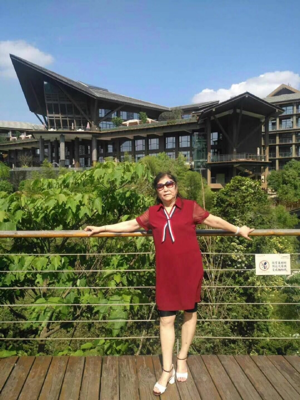 黄姐的第一张照片--全国闪婚服务中心