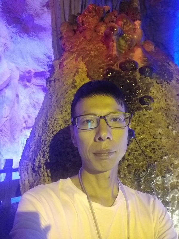 红叶的第一张照片--全国闪婚服务中心