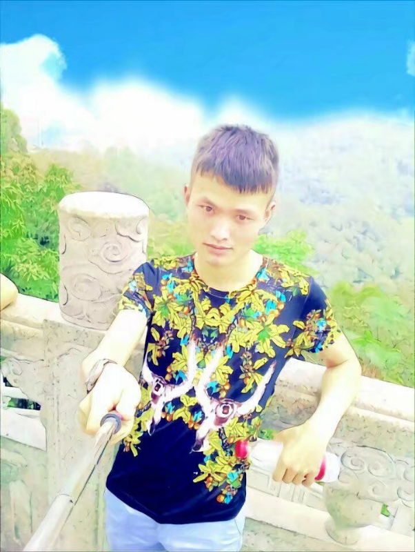 孤独王者元首的第一张照片--全国闪婚服务中心