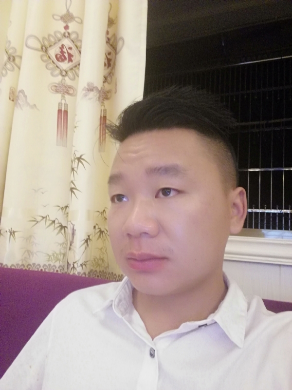 王梓林的第一张照片--全国闪婚服务中心