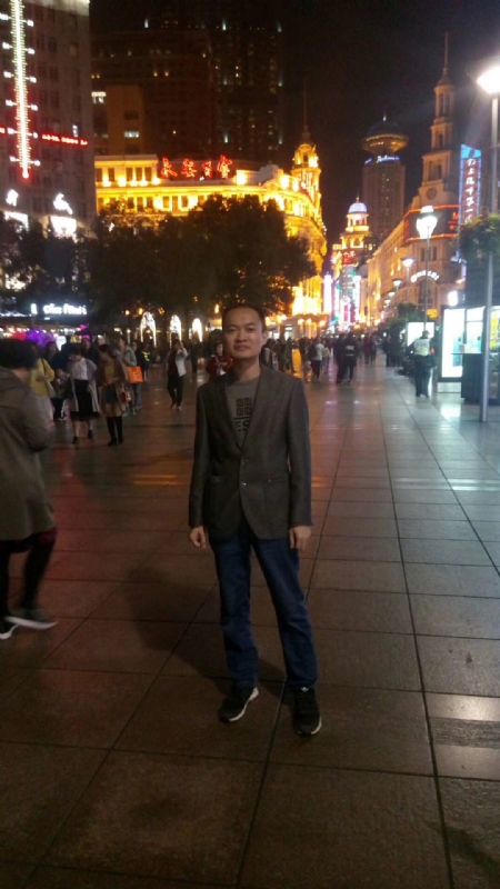 水池养鱼的第一张照片--全国闪婚服务中心