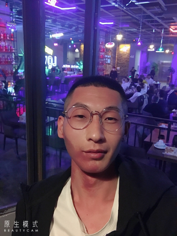 东北小伙的第一张照片--全国闪婚服务中心
