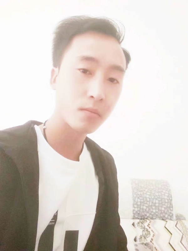 萧艺的第一张照片--全国闪婚服务中心
