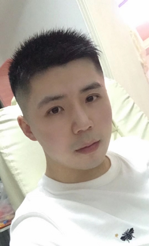 阿信的第一张照片--全国闪婚服务中心