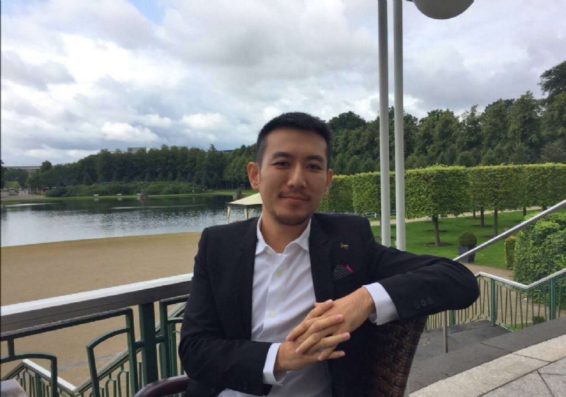 劉偉安的第一张照片--全国闪婚服务中心