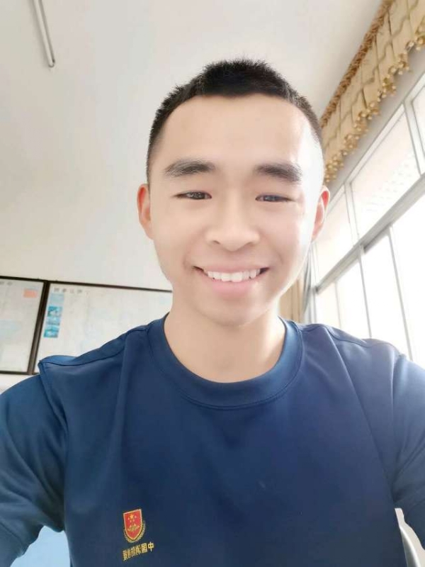 超超的第二张照片--全国闪婚服务中心