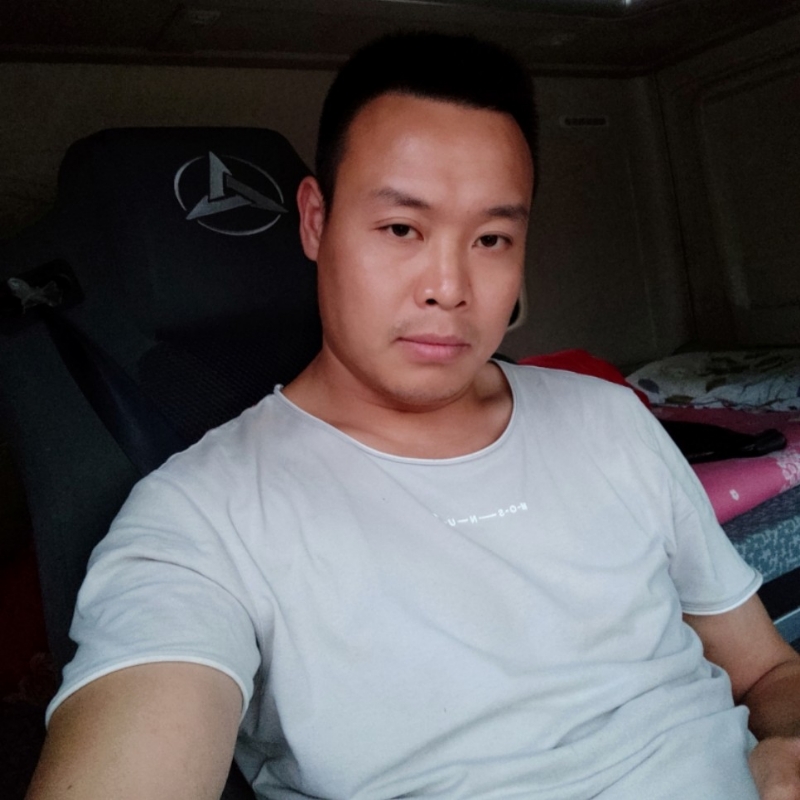 默默的第二张照片--全国闪婚服务中心