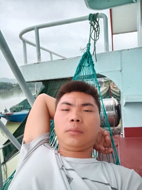 小哥哥的第一张照片--全国闪婚服务中心