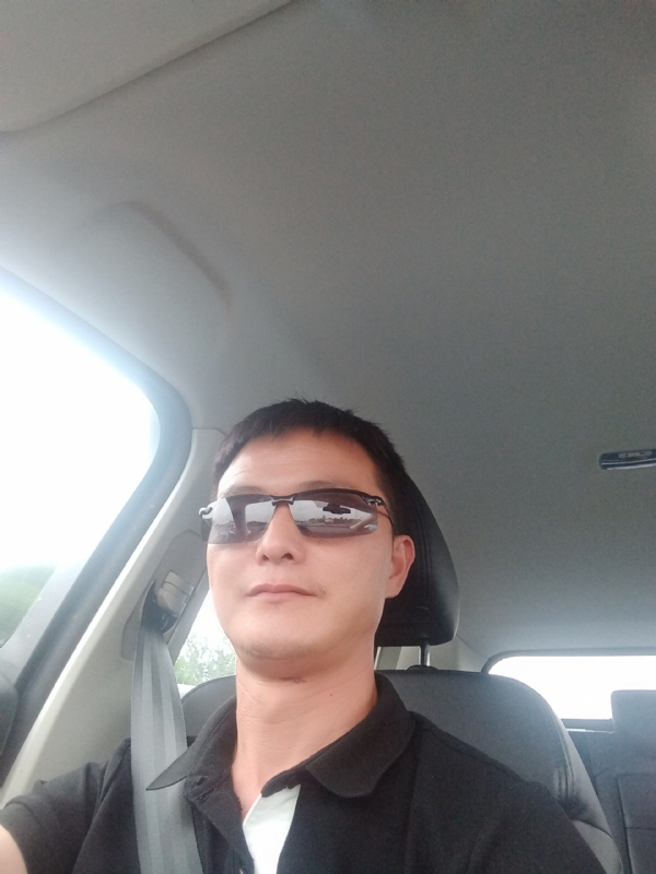 孤独的男人的第一张照片--全国闪婚服务中心