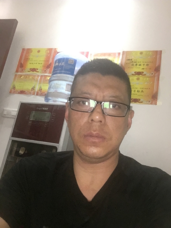 牵手的第一张照片--全国闪婚服务中心