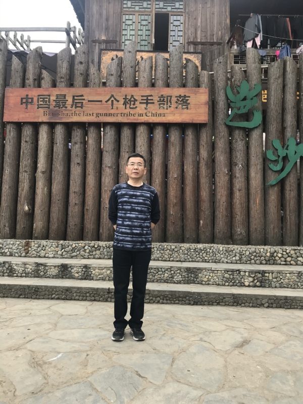 屯里的富豪的第一张照片--全国闪婚服务中心