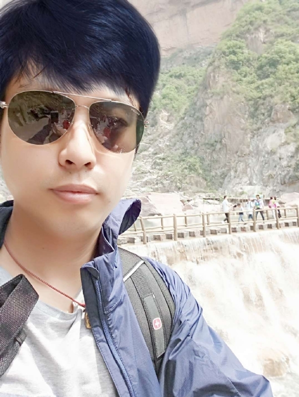 雅俗共赏的第一张照片--全国闪婚服务中心