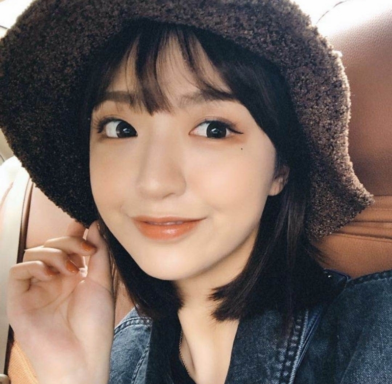 李雅容的第一张照片--全国闪婚服务中心