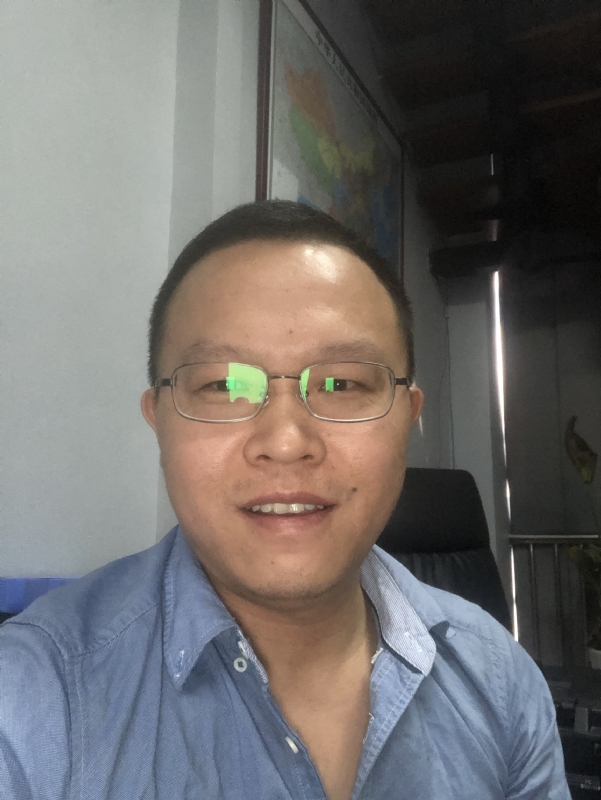 小吴的第一张照片--全国闪婚服务中心