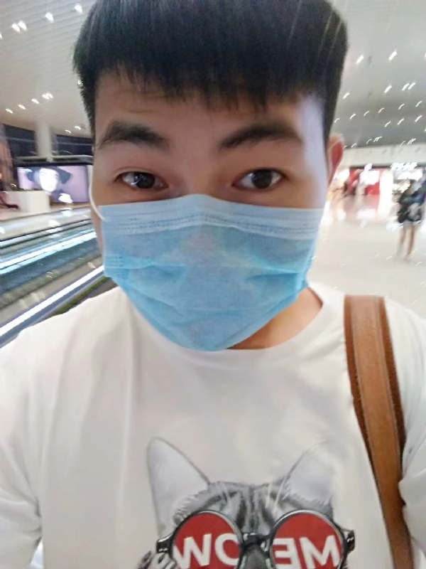 咔咔一顿的第二张照片--全国闪婚服务中心