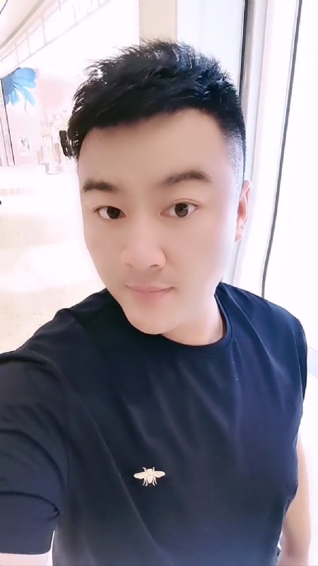 微风徐徐的第一张照片--全国闪婚服务中心