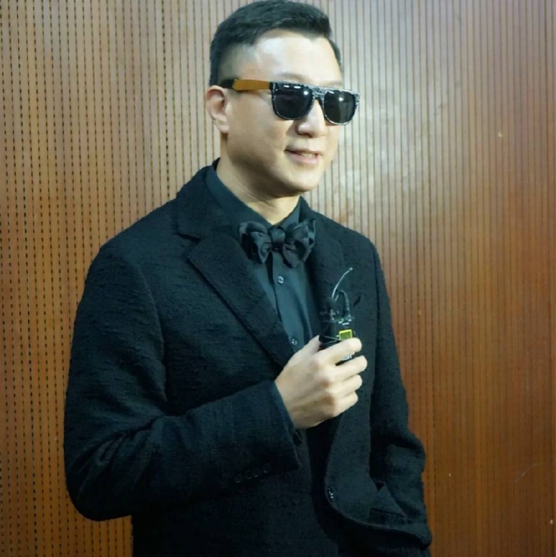 翔先生的第一张照片--全国闪婚服务中心
