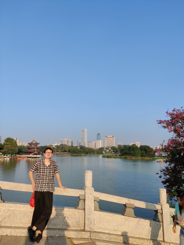萍水相逢晏的第一张照片--全国闪婚服务中心