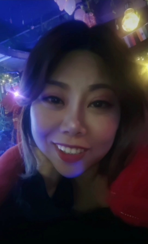 收快递的费仙女的第一张照片--全国闪婚服务中心